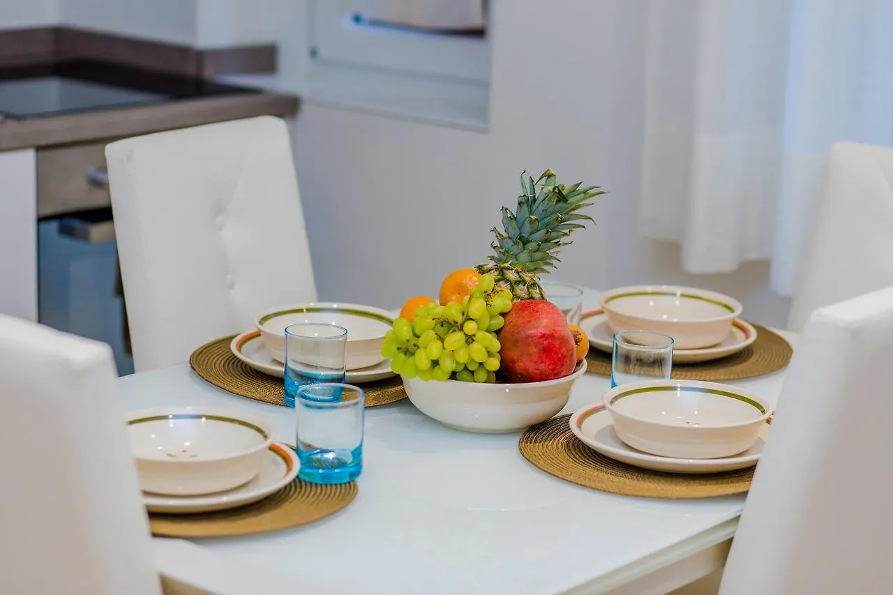 Guesthost - Istria M5 Cozy Apartment Milão