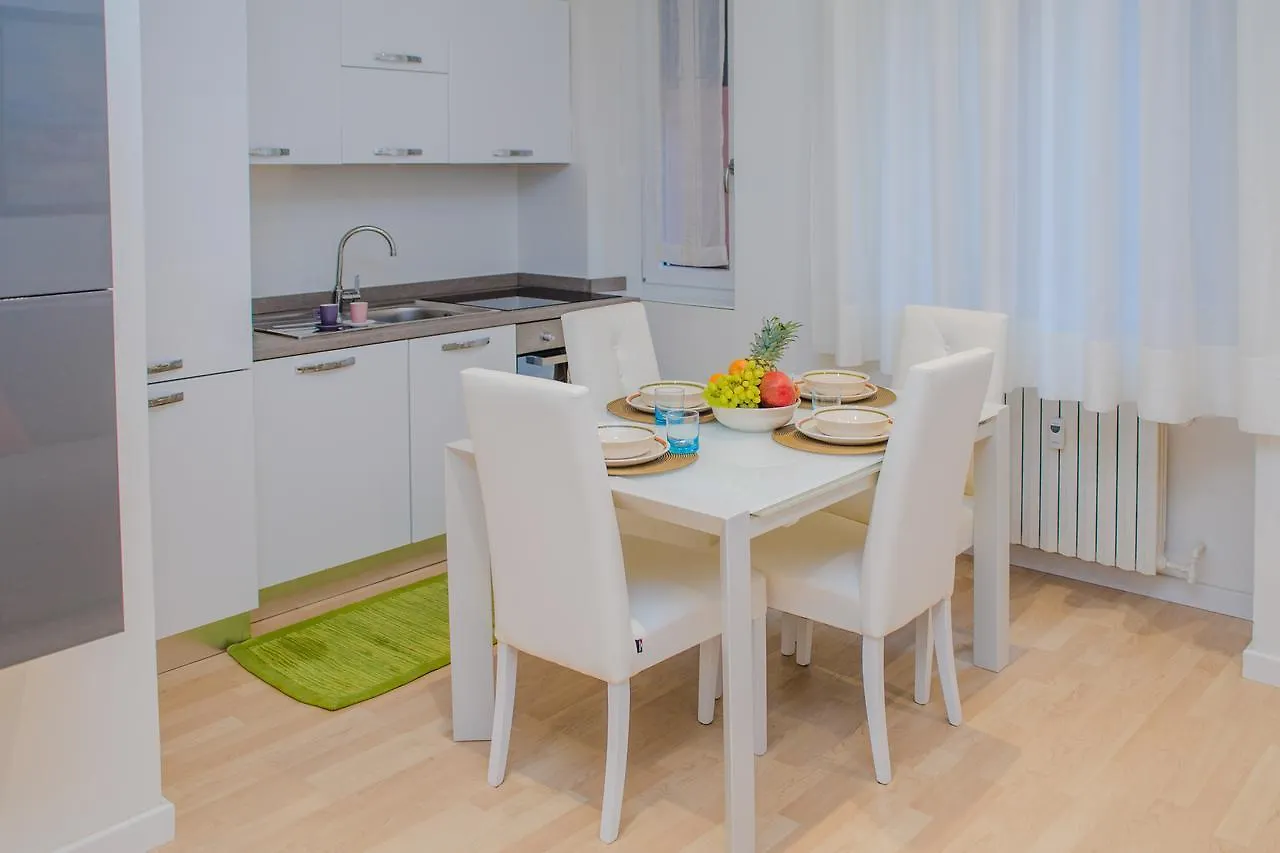 Guesthost - Istria M5 Cozy Apartment Milão