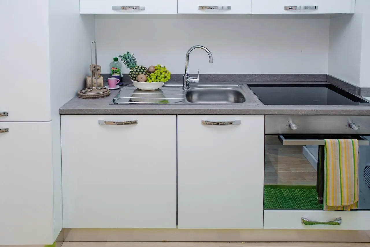 Guesthost - Istria M5 Cozy Apartment Milão