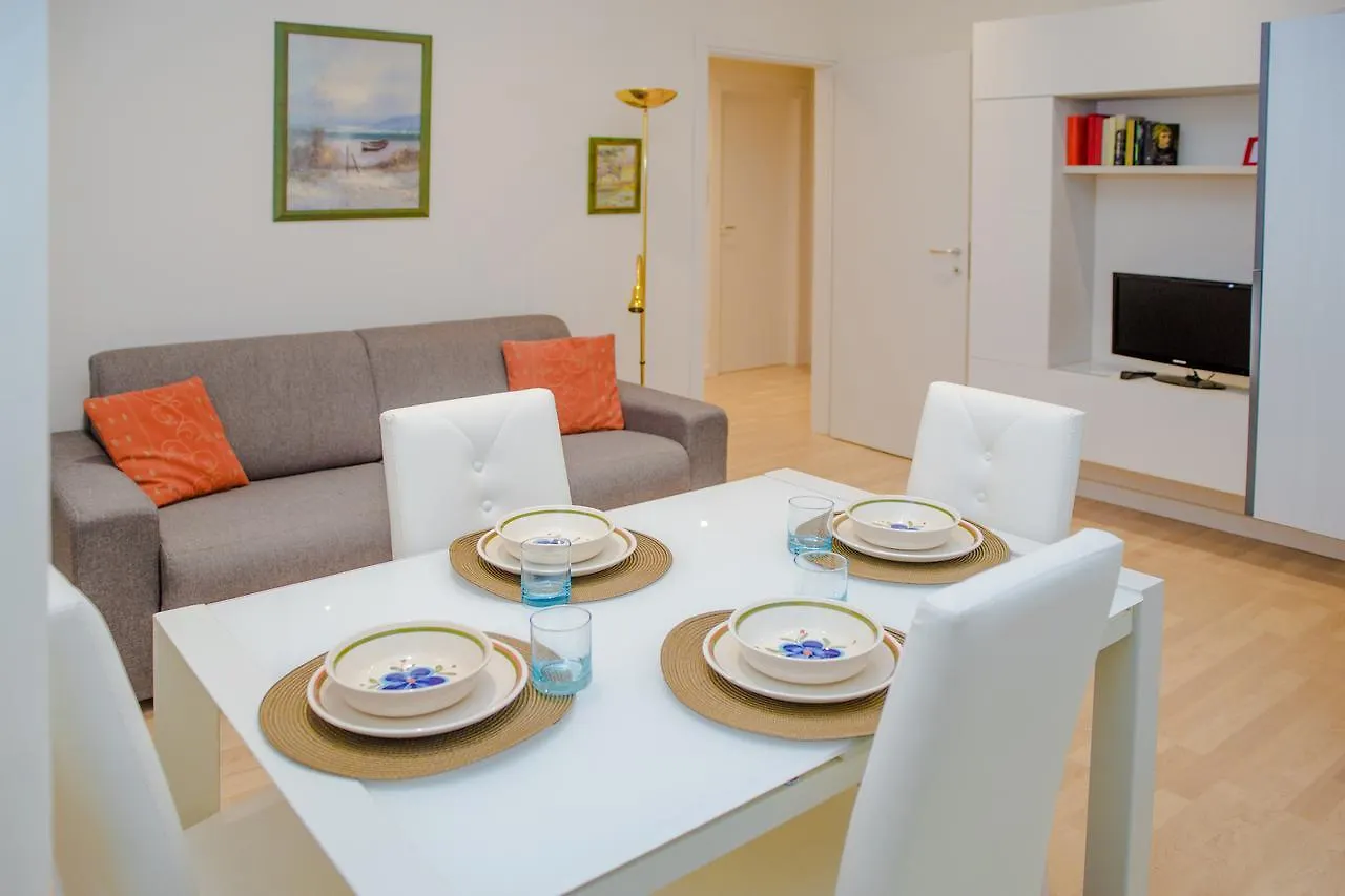 Guesthost - Istria M5 Cozy Apartment Milão