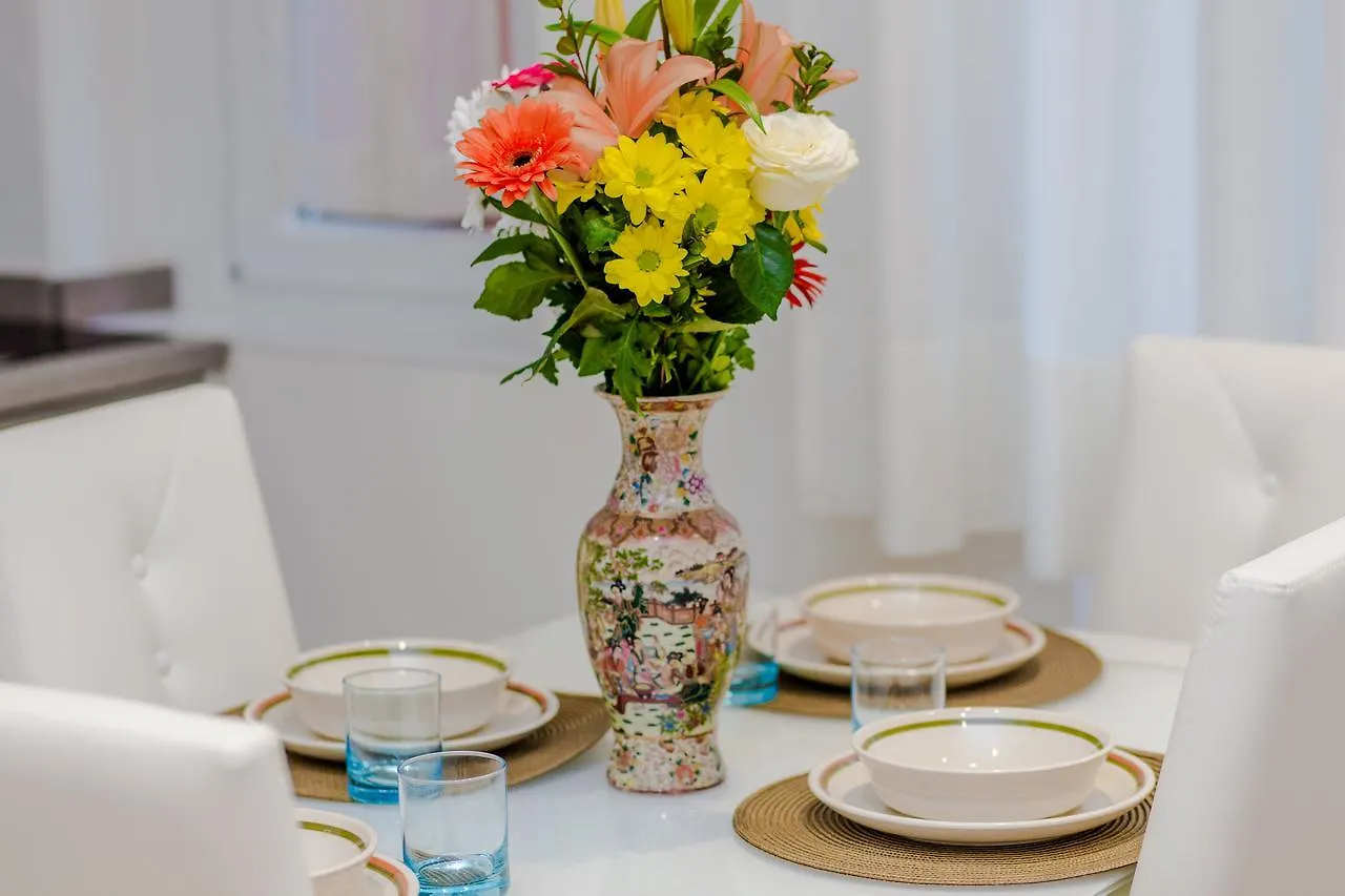 Guesthost - Istria M5 Cozy Apartment Milão