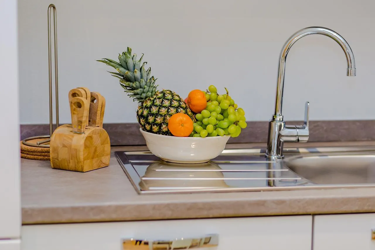 Guesthost - Istria M5 Cozy Apartment Milão