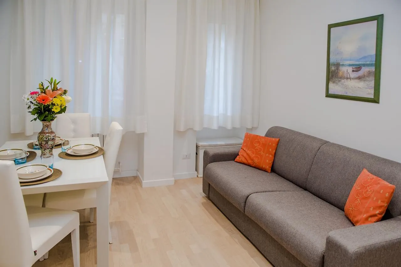 Guesthost - Istria M5 Cozy Apartment Milão 0*,  Itália