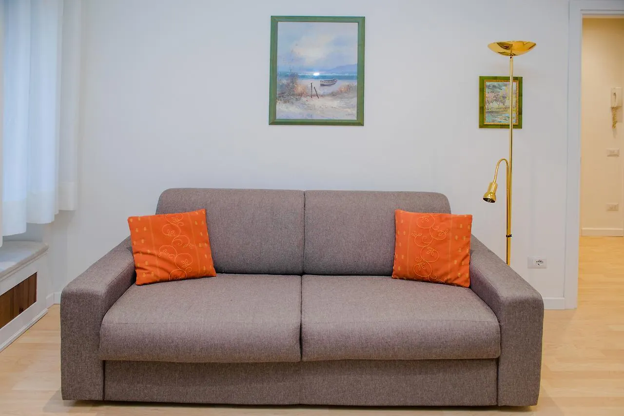 Guesthost - Istria M5 Cozy Apartment Milão Itália