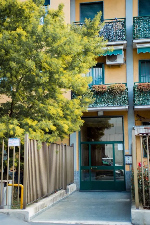 Guesthost - Istria M5 Cozy Apartment Milan Italy